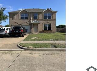 816 Sage Meadow Dr #1, Red Oak, TX 75154