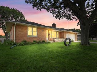 3002 S 90th St, West Allis, WI 53227