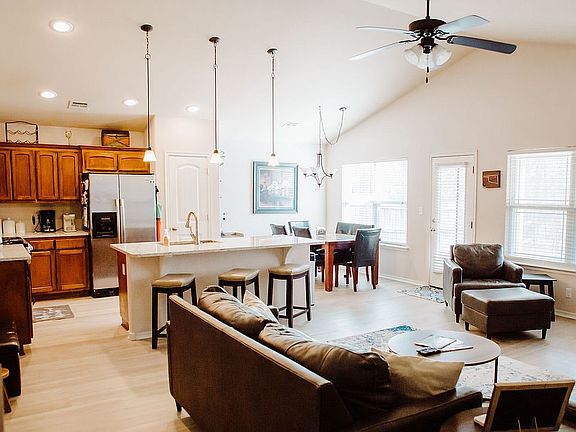 Living looking to kitchen