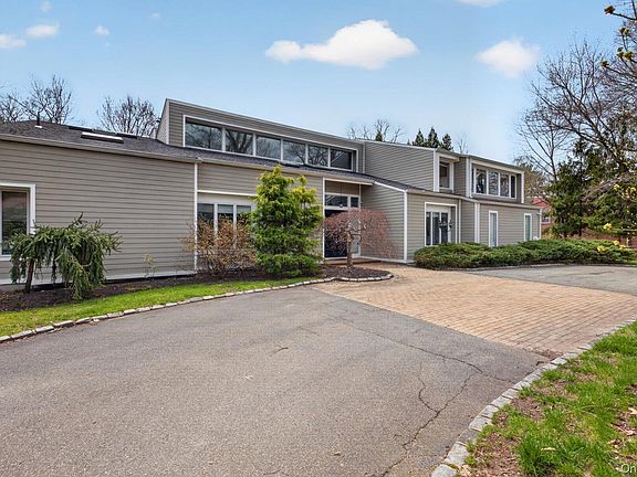 3rd image of 18 Windemere Way