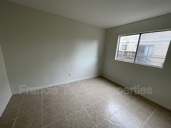 4th image of 1031 W Lincoln Ave APT 3