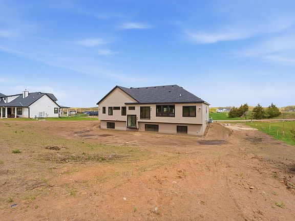 5th image of 376 Moelter Ln
