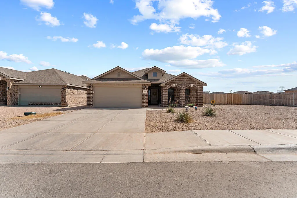 3 bed, 2.0 bath, 1712 sqft, $3,000 — Photo 2
