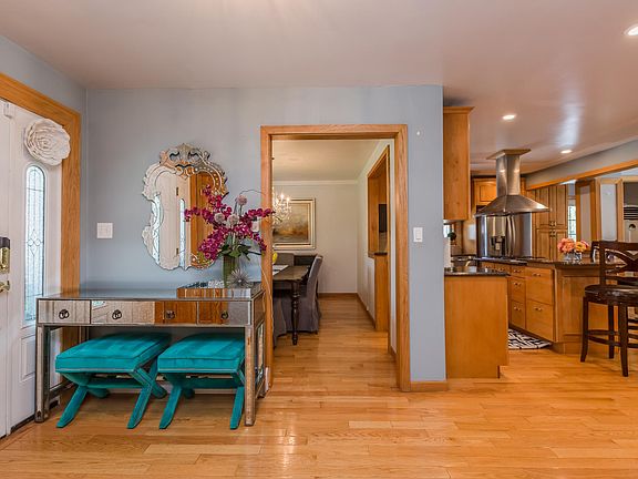2nd image of 12 Ellendale Ct