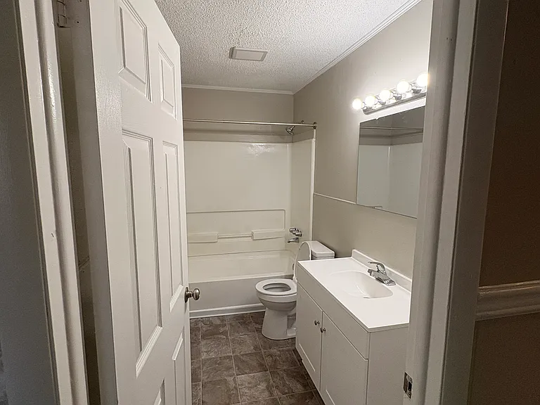 1821 Andrews Blvd — Photo 23