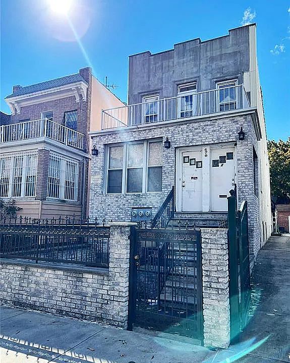 1st image of 470 Senator St