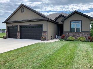 12630 Parkview Dr, Savannah, MO 64485