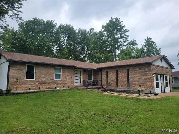 1125 Vicksburg Dr, Festus, MO 63028