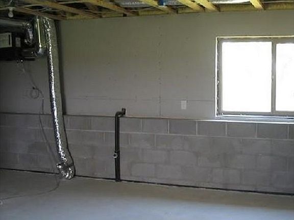 3rd image of 7542 Lannon Ave NE