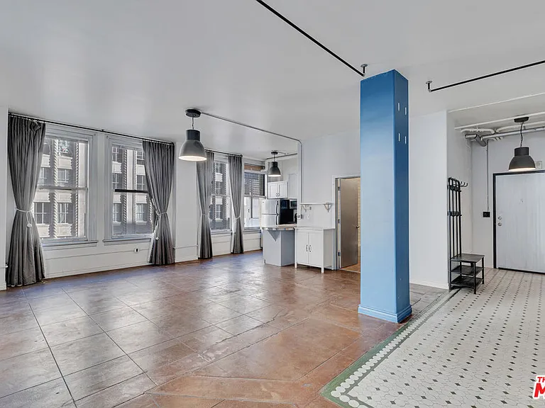 215 W 7th St #811 — Photo 9