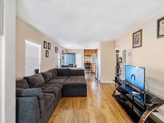 3rd image of 4 Idora Ave