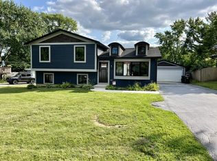 2125 Burr Oak Ln, Lindenhurst, IL 60046