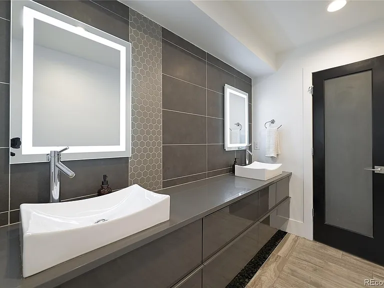 2070 N High St — Photo 19