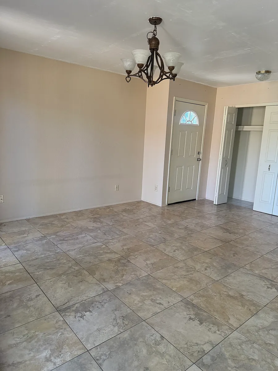 Building Photo - 2662 S Black Moon Dr