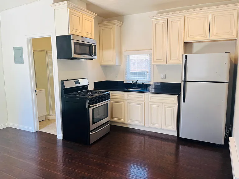 816 Main St #6 — Photo 5