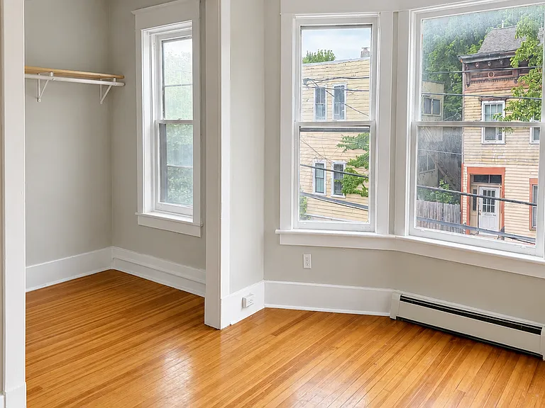 212 Myrtle Ave — Photo 9