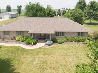 3446 Country Meadow Ln, Heyworth, IL 61745