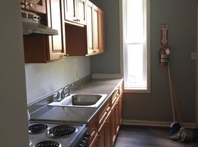 746 Centre St, 746-1