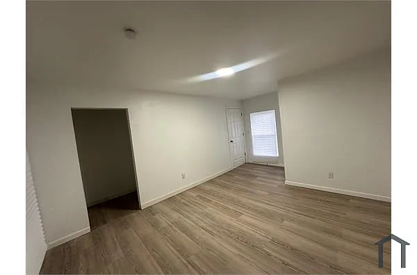 Building Photo - 410 Maple Ave #2