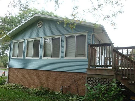 5th image of 110 Fairview St