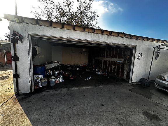 4th image of 15038 Blackwood St