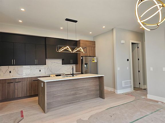 3rd image of 757 Barnaby Rd #1