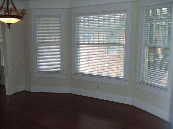 4th image of 4930 Worth St #D1