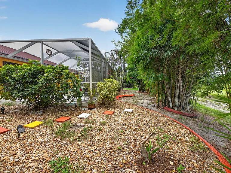 3077 SE Galt Cir — Photo 46