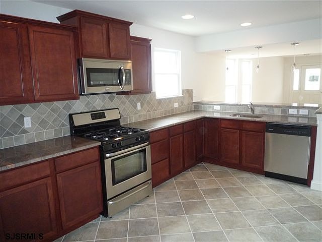 2nd image of 209 N Clarendon Ave