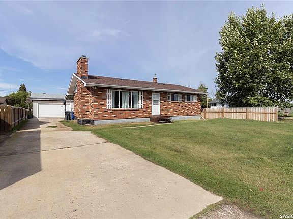 3rd image of 660 Cory STREET