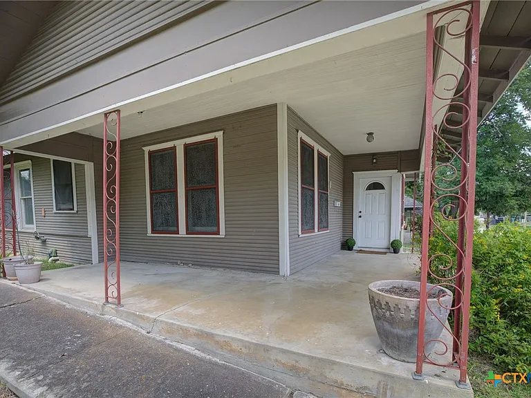 262 Clemens Ave — Photo 3