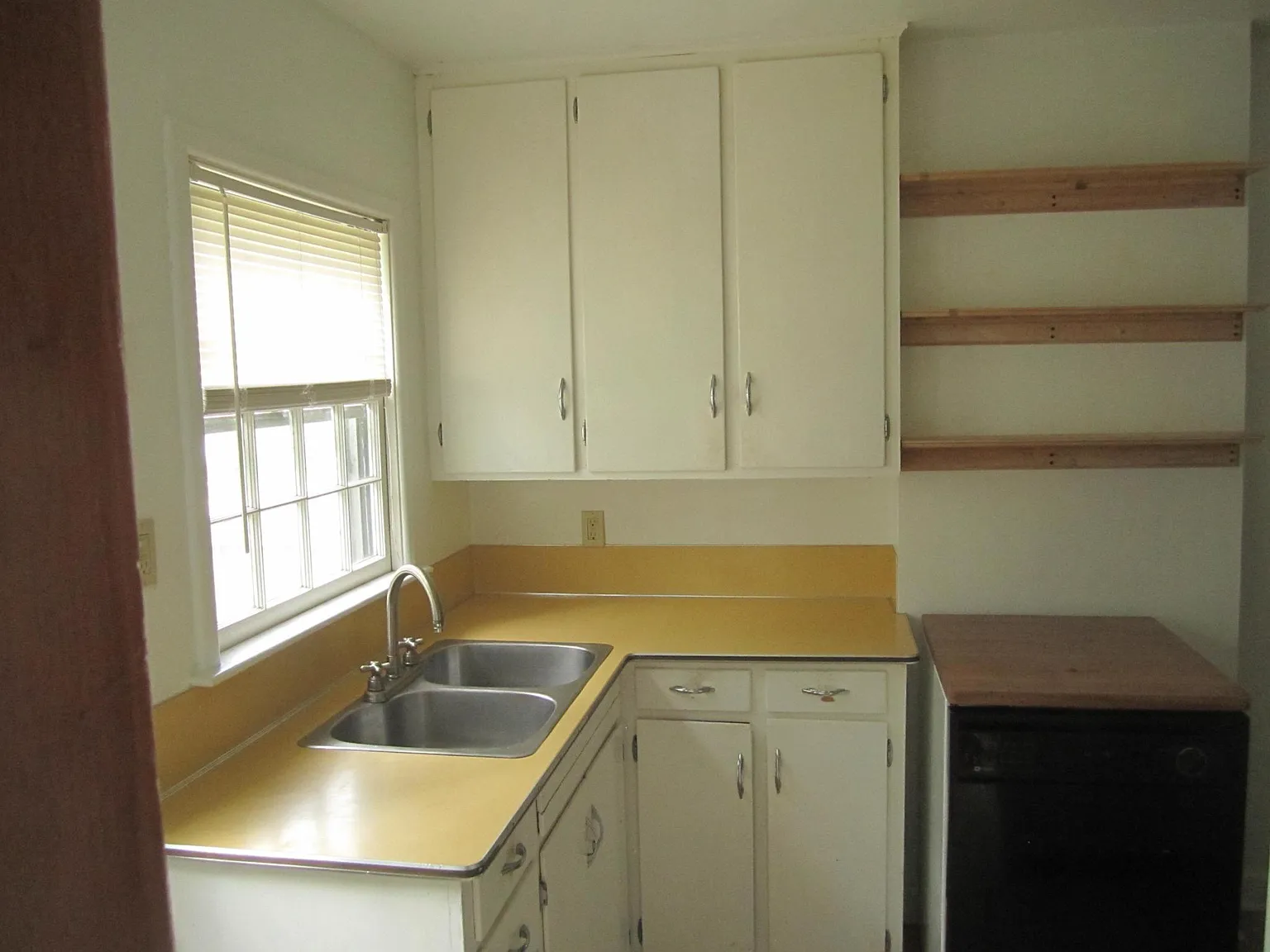 2401 Knapp St — Photo 2