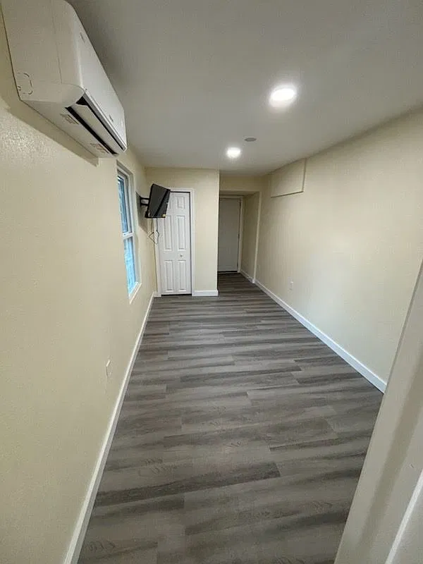 1 bed, 1.0 bath, 300 sqft, $800 — Photo 1