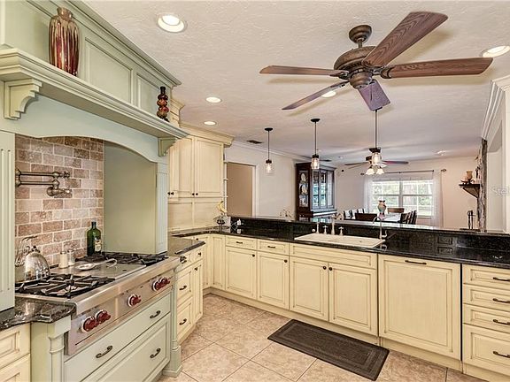 5th image of 2217 Lakewood Cir