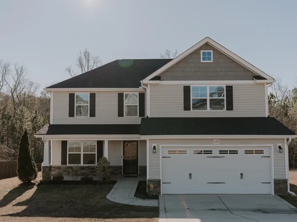 699 New Castle Ln, Spring Lake, NC 28390