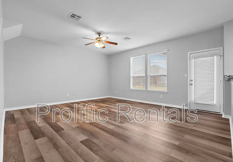 5904 Chuckwagon Cir — Photo 11