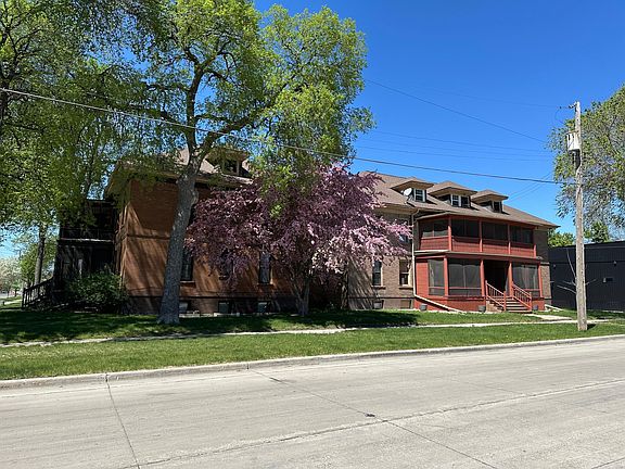 3rd image of 117 11th St S