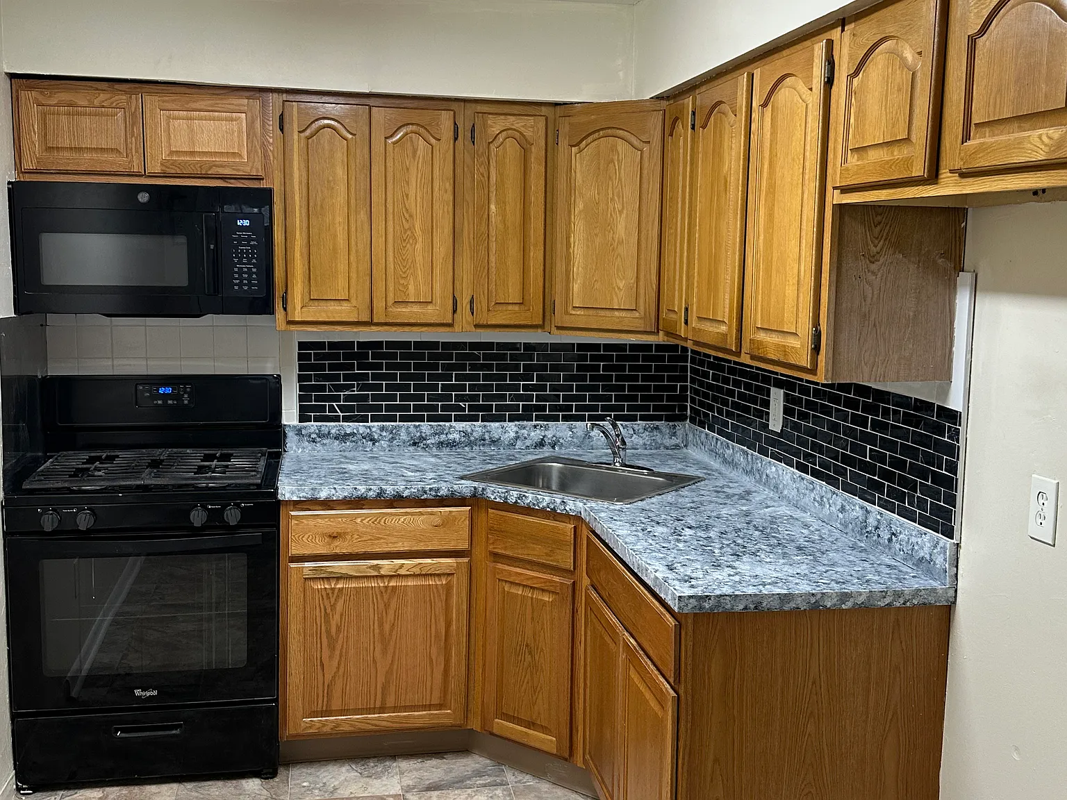 3 bed, 1.5 bath, 1120 sqft, $1,650 — Photo 3