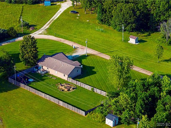 3rd image of 180 Skylark Ln