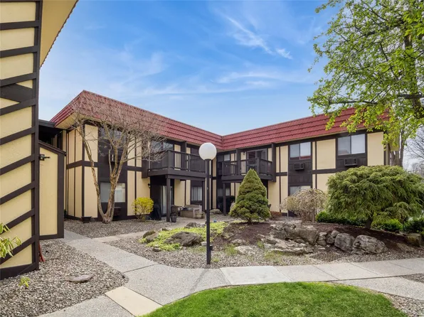 2 Loudon Drive #8, Fishkill, NY 12524