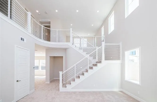 63 Harlow — Photo 2