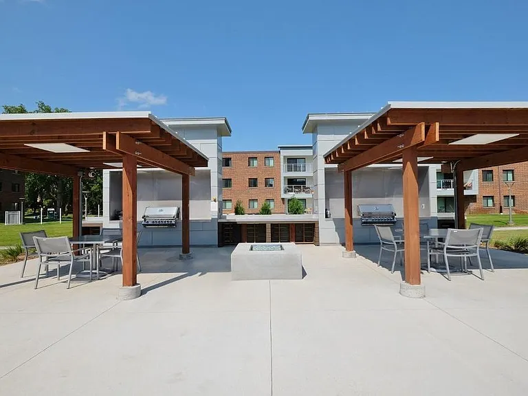 Shelard Village Apartments — Photo 4
