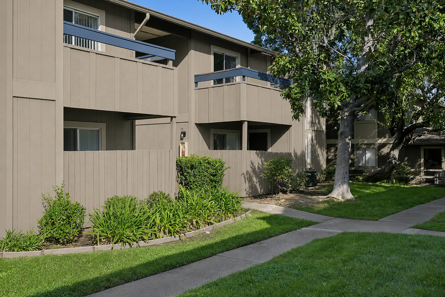 Oakwood Village Apartments — Photo 4