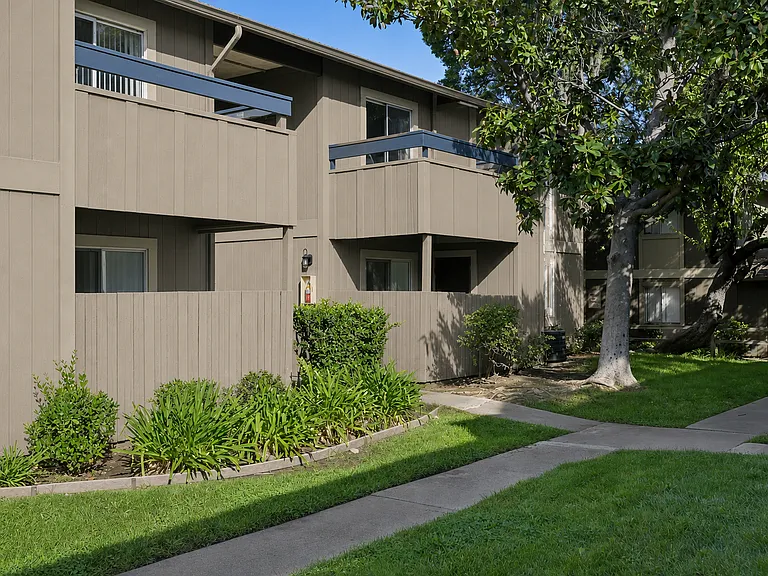 Oakwood Village Apartments — Photo 4