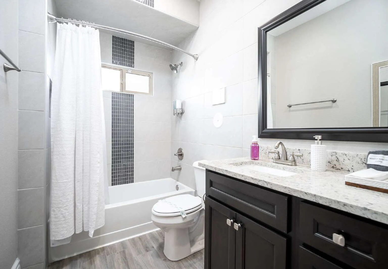 3 bed, 2.0 bath, 1441 sqft, $1,700 — Photo 2