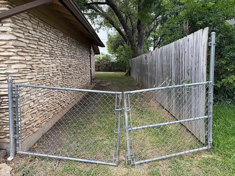 615 Bishop Dr — Photo 23