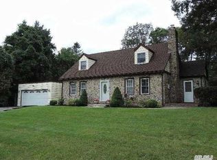 7 Seaman Neck Rd, Dix Hills, NY 11746