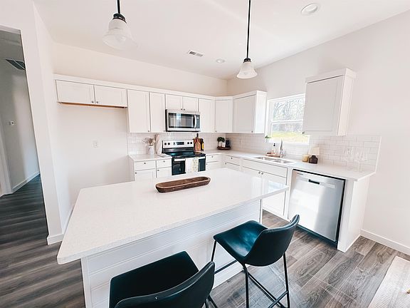 4th image of 72 Bobo St