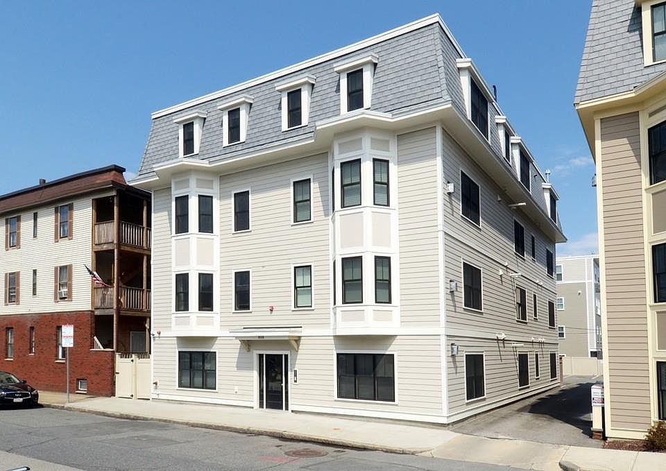 2nd image of 858 E 2nd St APT 4