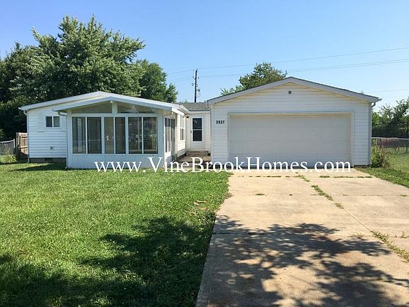 2nd image of 3937 Ireland Dr